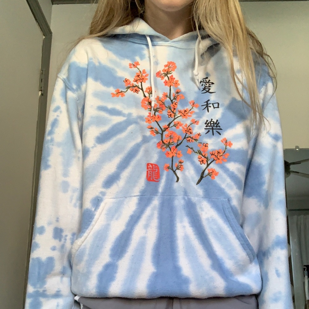COPY - Blue tie die hoodie with details